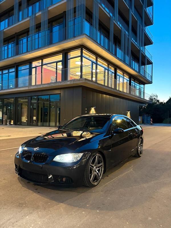 Schwarz Gebraucht 2008 BMW 330 Coupé | 12.500 € (Fairer Preis) - Bild 1/4