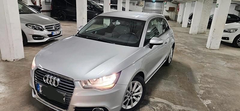 Silber Gebraucht 2011 Audi A1 Kleinwagen | 5.500 € (Guter Preis) - Bild 1/4