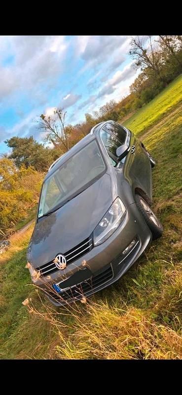 Second-hand VW Sharan 170 CP (125 kW) 2011 Argintiu Monovolum