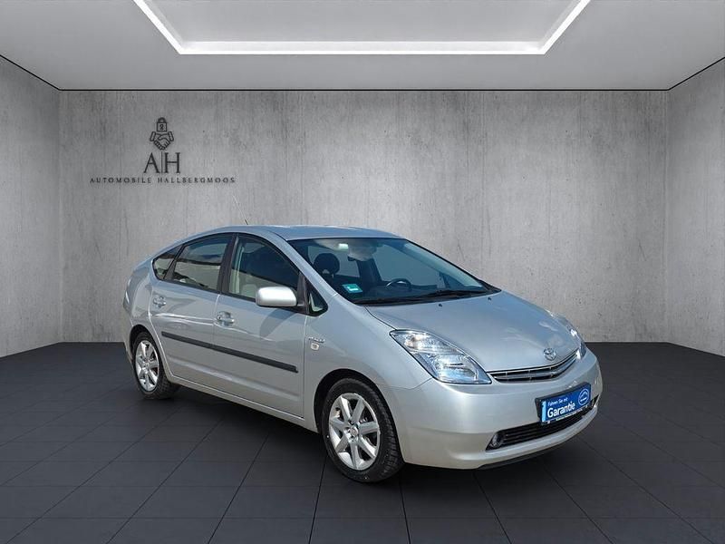 Second-hand Toyota Prius Sol 77 CP (56 kW) 2010 Argintiu Hatchback