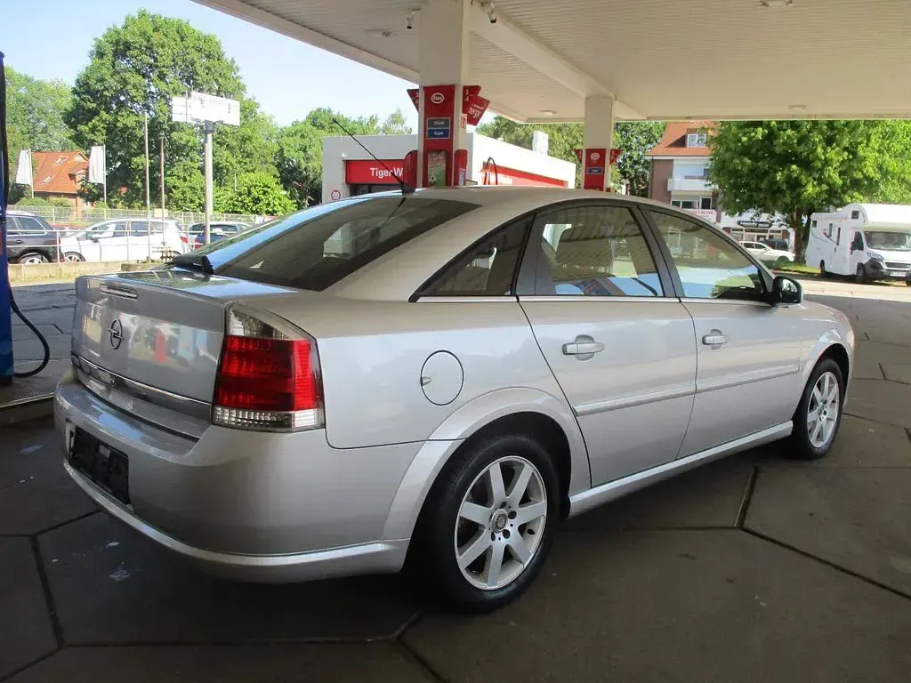 Gebraucht Opel Vectra Edition 140 PS (102 kW) 2007 Silber Limousine