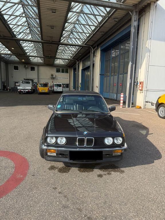 Gebraucht BMW 325 Cabriolet Performance 171 PS (125 kW) 1987 Schwarz Cabrio