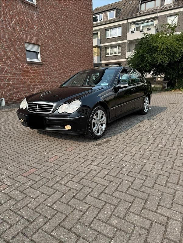 Schwarz Gebraucht 2003 Mercedes C240 Avantgarde Limousine | 3.700 € (Fairer Preis) - Bild 1/4