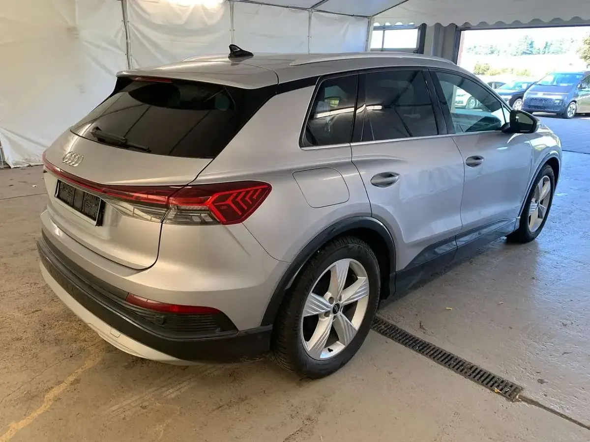 Gebraucht Audi Q4 e-tron S-Line 150 kW (204 PS) 2023 Florettsilber metallic SUV