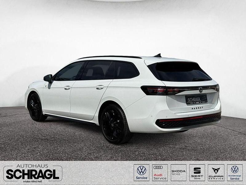 Gebraucht VW Passat R-line 193 PS (141 kW) 2024 Pure white Kombi