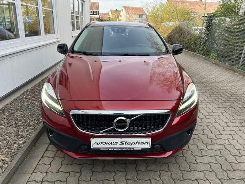 Gebraucht Volvo V40 CC 152 PS (111 kW) 2018 Flamenco red metallic Kombi