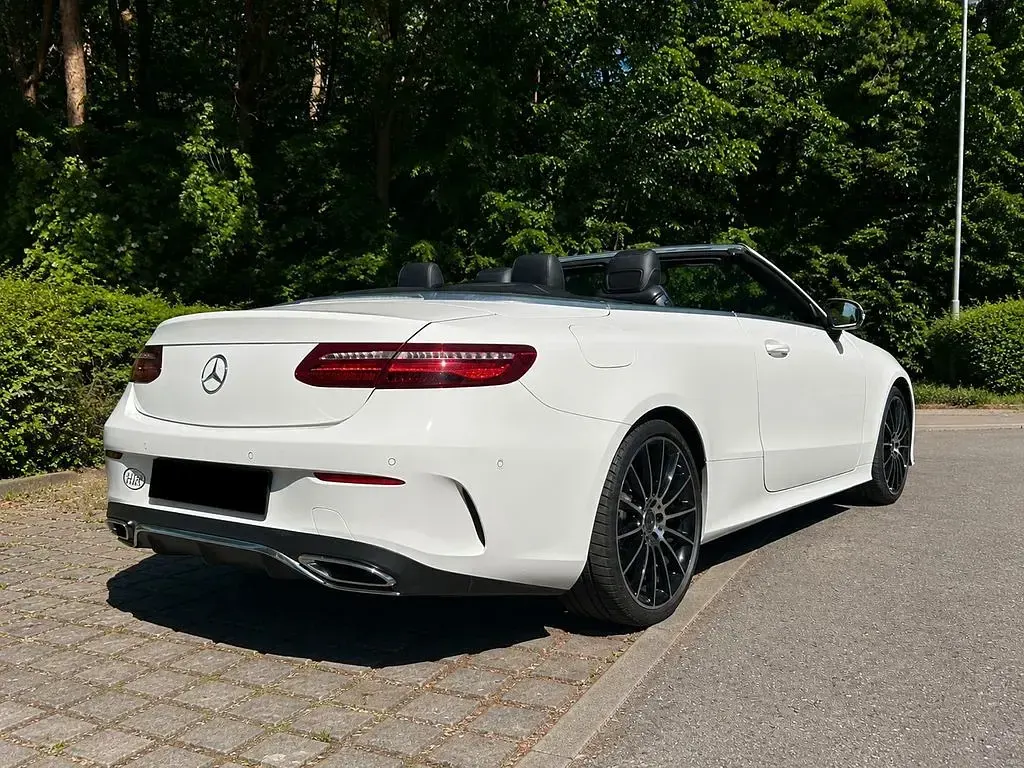Gebraucht Mercedes E220 AMG 194 PS (142 kW) 2018 Weiß Cabrio