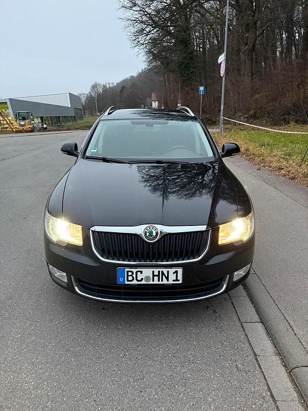 Gebraucht Skoda Superb 170 PS (125 kW) 2012 Schwarz Kombi
