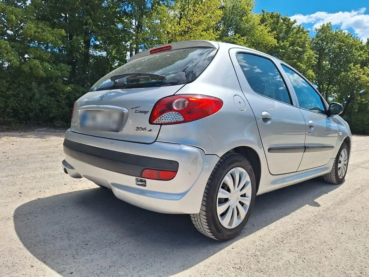 Gebraucht Peugeot 206 68 PS (50 kW) 2010 Silber Limousine