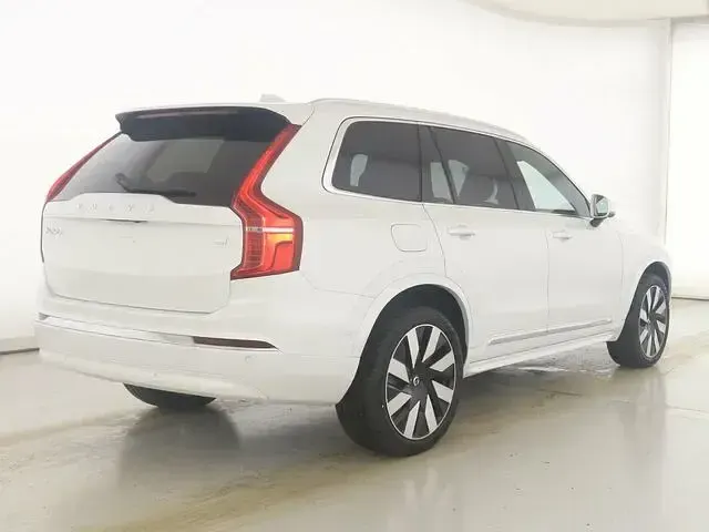 Gebraucht Volvo XC90 Plus 455 PS (334 kW) 2024 Crystal white / metallic SUV
