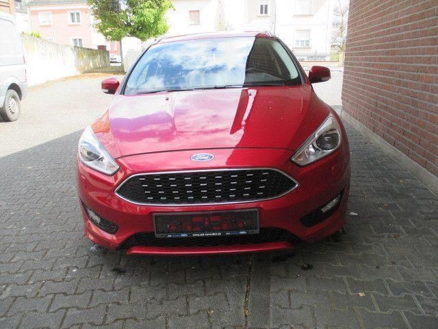 Rot Gebraucht 2016 Ford Focus Titanium Kombi | 9.600 € (Fairer Preis) - Bild 1/4