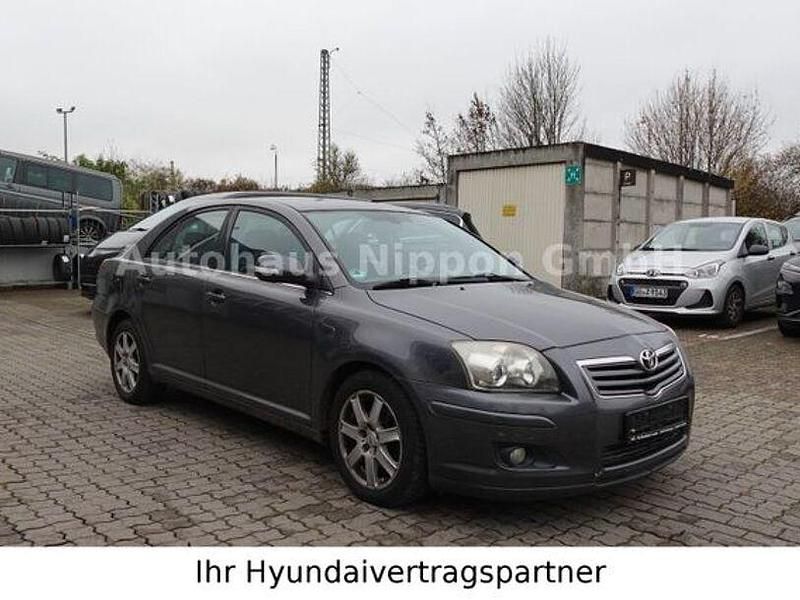 Grau Gebraucht 2007 Toyota Avensis Sol Kleinwagen | 3.485 € (Guter Preis) - Bild 1/4