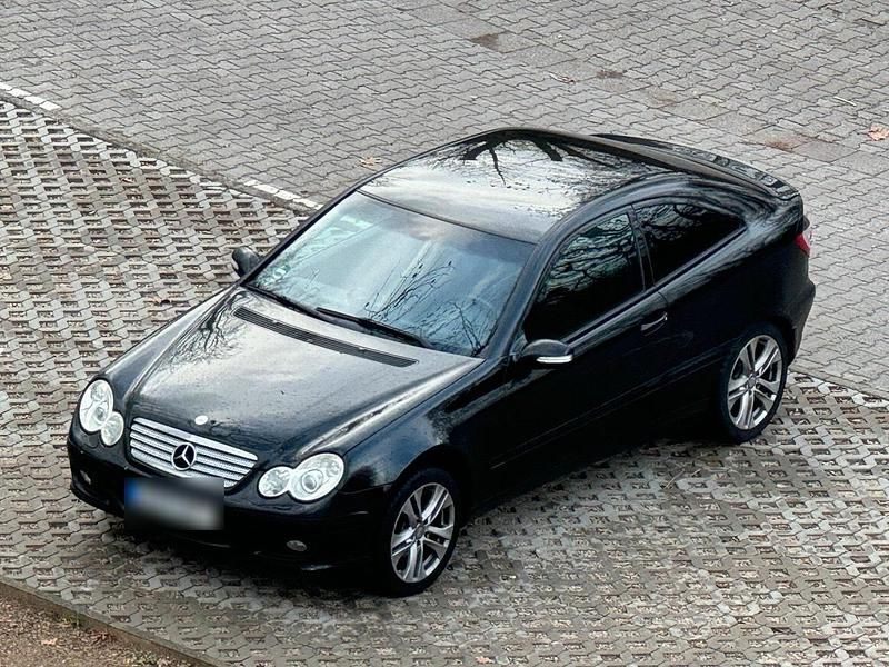 Schwarz Gebraucht 2004 Mercedes C180 Coupé | 2.200 € (Fairer Preis) - Bild 1/4
