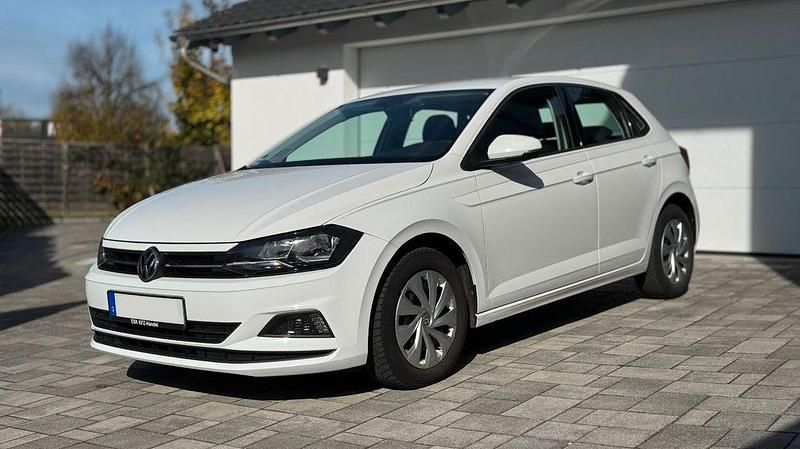 Weiß Gebraucht 2019 VW Polo Comfortline Limousine | 10.800 € (Fairer Preis) - Bild 1/4