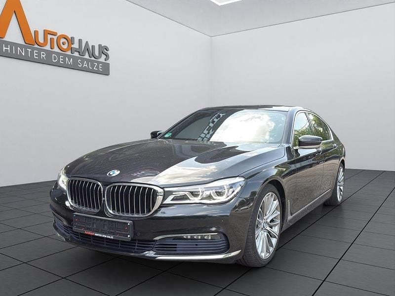 Schwarz Gebraucht 2016 BMW 730 Sport Line Limousine | 31.490 € - Bild 1/4