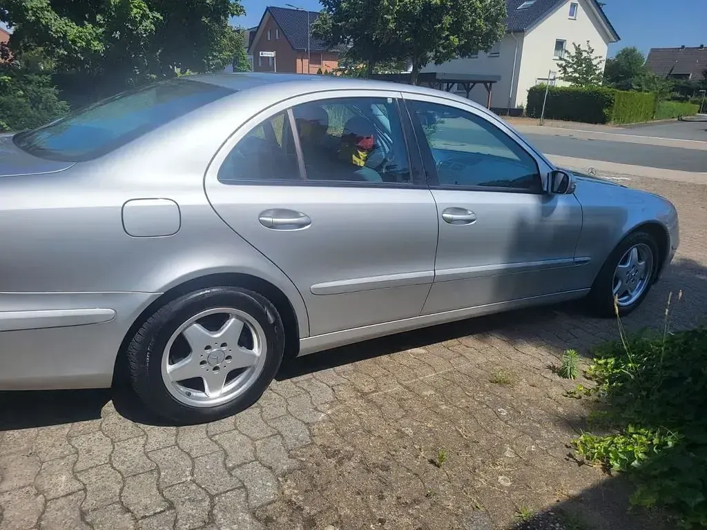 Gebraucht Mercedes E200 Classic 163 PS (119 kW) 2003 Grau Limousine