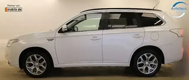 Gebraucht Mitsubishi Outlander P-HEV Instyle 121 PS (88 kW) 2014 Weiß SUV