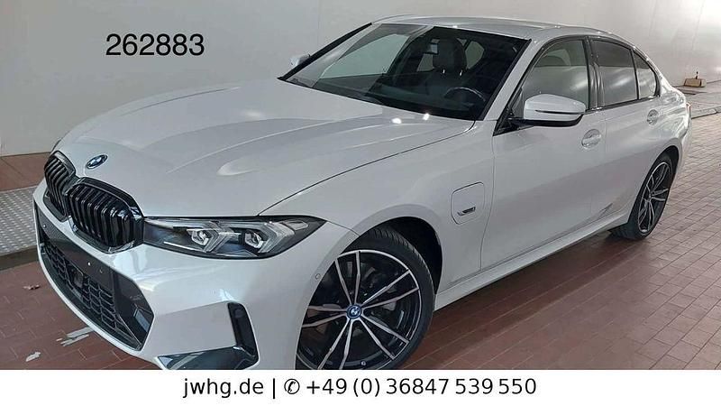 Weiß Gebraucht 2022 BMW 330e M Sport Limousine | 38.950 € (Etwas zu teuer) - Bild 1/4
