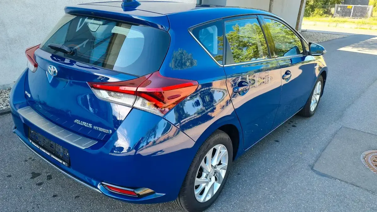 Gebraucht Toyota Auris Hybrid Edition-S 99 PS (72 kW) 2016 Blau Limousine