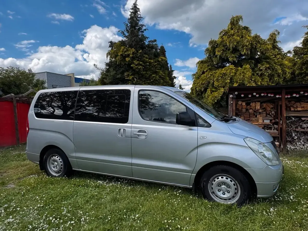 Gebraucht Hyundai H-1 170 PS (125 kW) 2009 Silber Van / Kleinbus