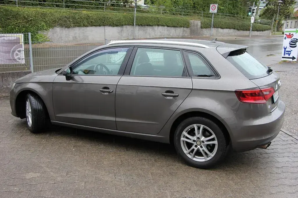 Gebraucht Audi A3 125 PS (91 kW) 2014 Braun Limousine