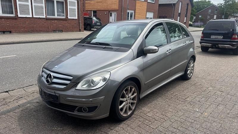 Grau Gebraucht 2008 Mercedes B150 Van / Kleinbus | 2.950 € (Fairer Preis) - Bild 1/4