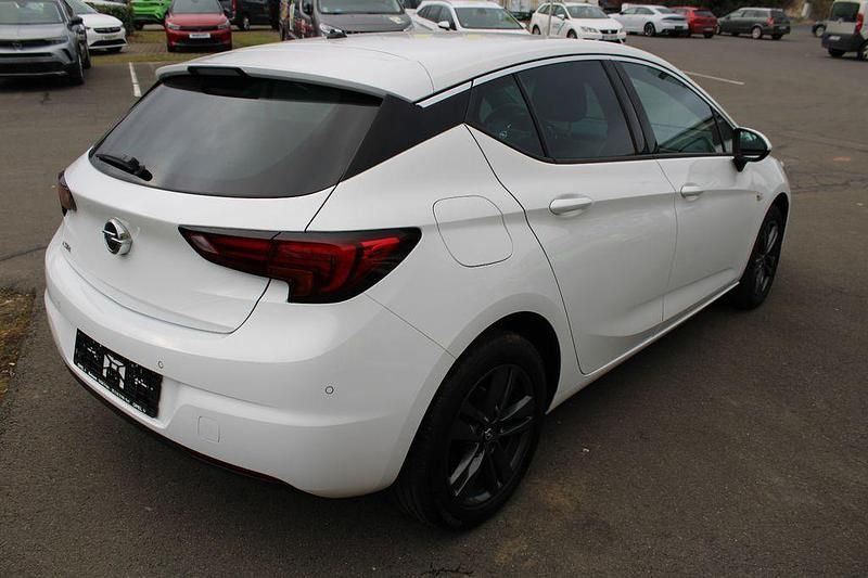 Gebraucht Opel Astra Dynamic 150 PS (110 kW) 2019 Weiß Limousine
