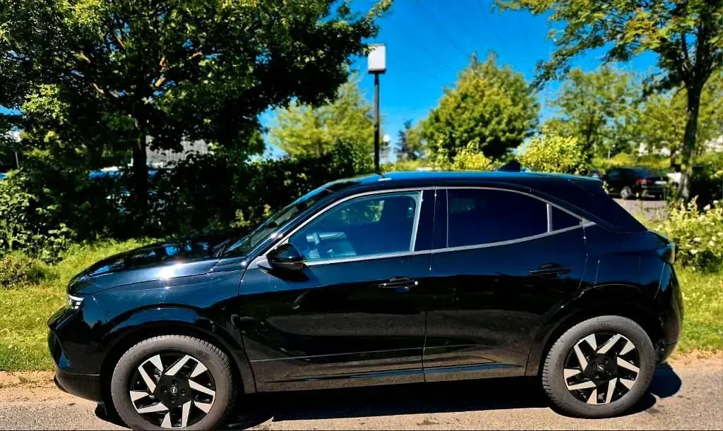 Używany Opel Mokka 131 KM (96 kW) 2025 Czarny SUV