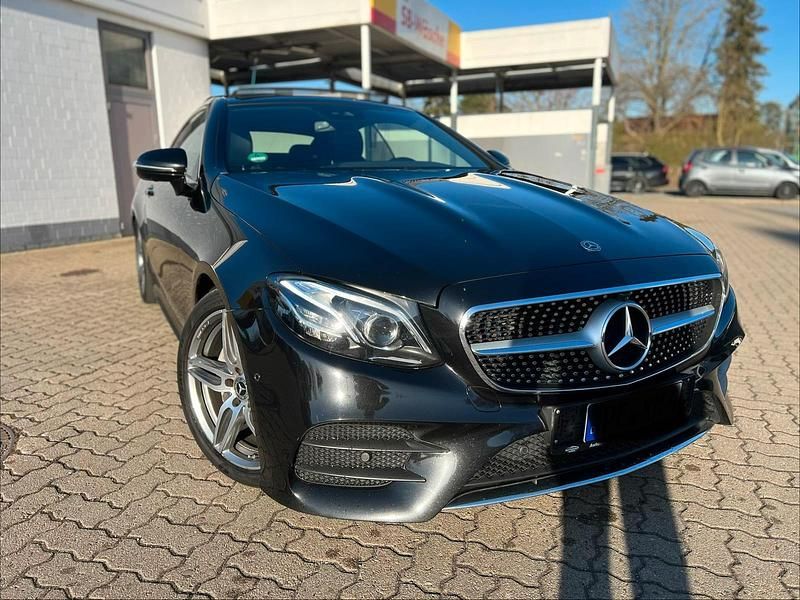 Gebraucht Mercedes E220 AMG 194 PS (142 kW) 2018 Schwarz Coupé