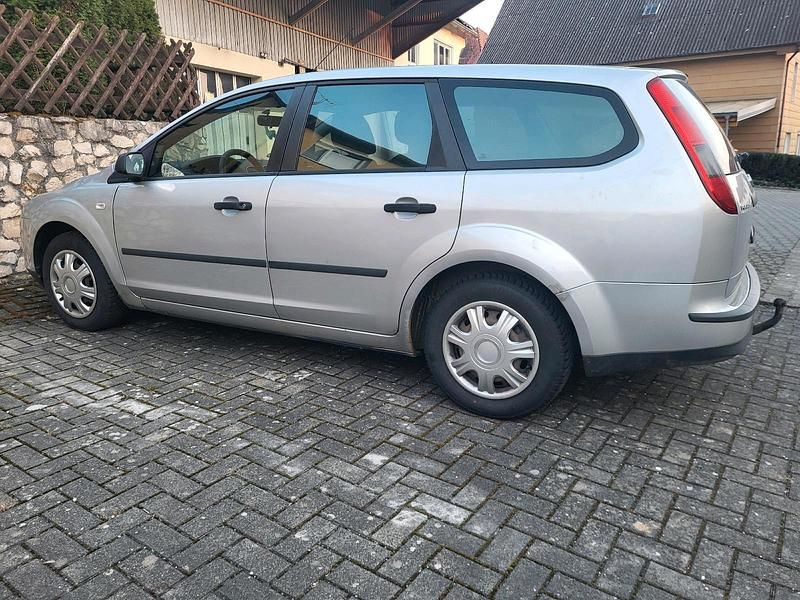 Gebraucht Ford Focus 100 PS (73 kW) 2005 Kombi