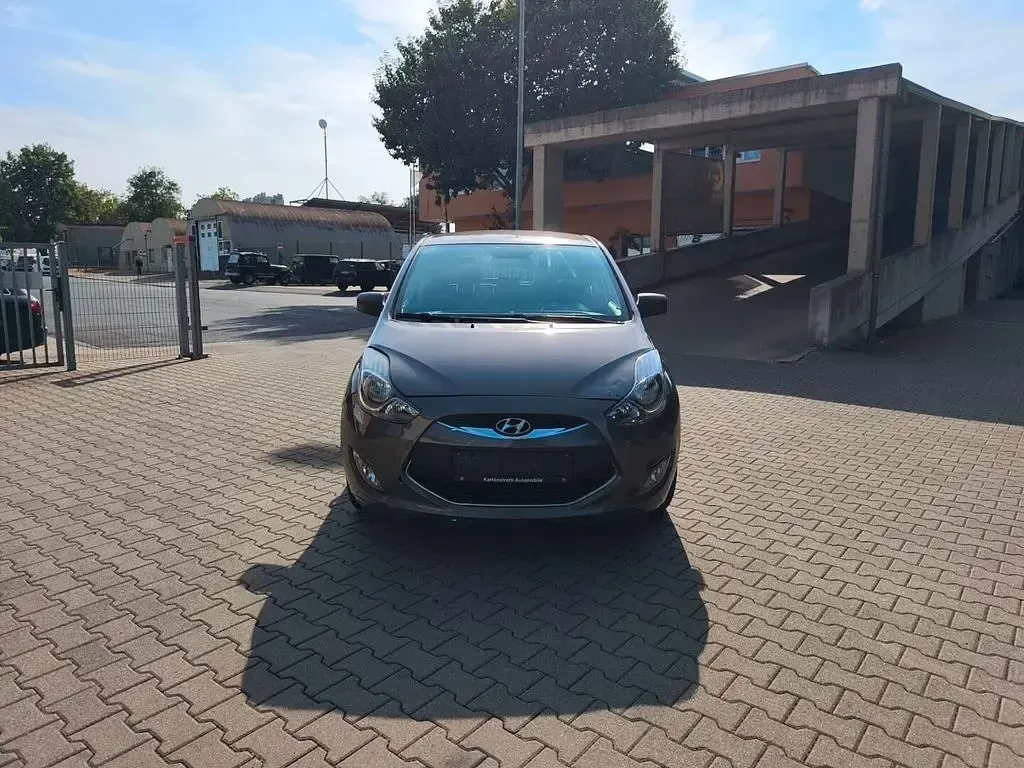 Gebraucht Hyundai ix20 Classic 90 PS (66 kW) 2012 Braun Kleinwagen