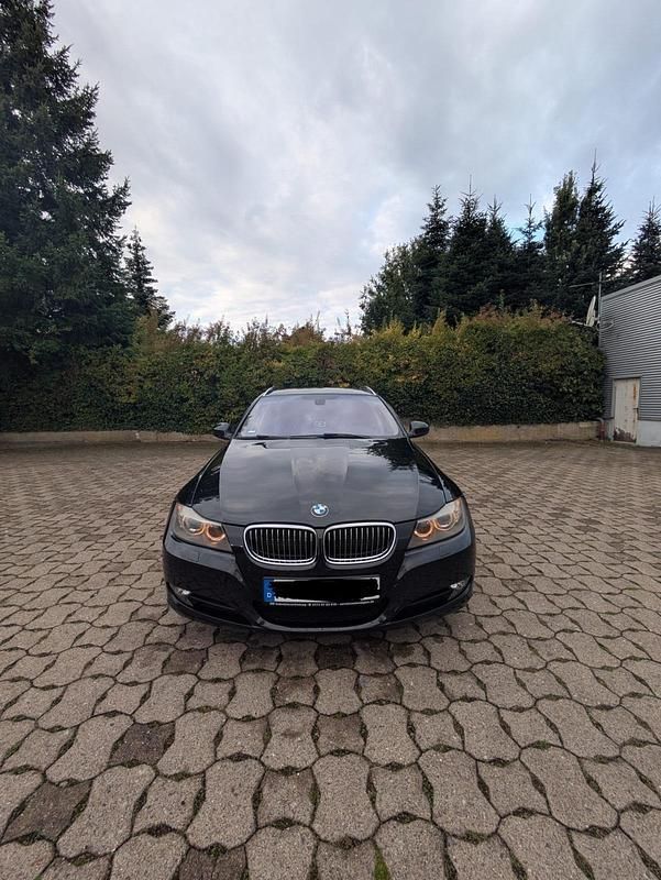 Schwarz Gebraucht 2011 BMW 325 Kombi | 6.900 € (Superpreis) - Bild 1/4