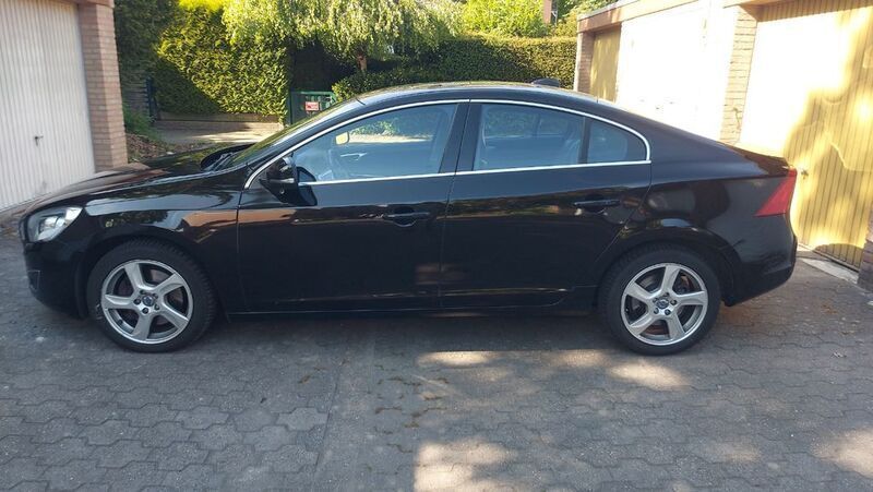 Schwarz Gebraucht 2010 Volvo S60 Summum Limousine | 12.000 € (Fairer Preis) - Bild 1/4