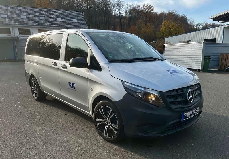 Silber Gebraucht 2018 Mercedes Vito Kombi | 20.500 € (Teuer) - Bild 1/4