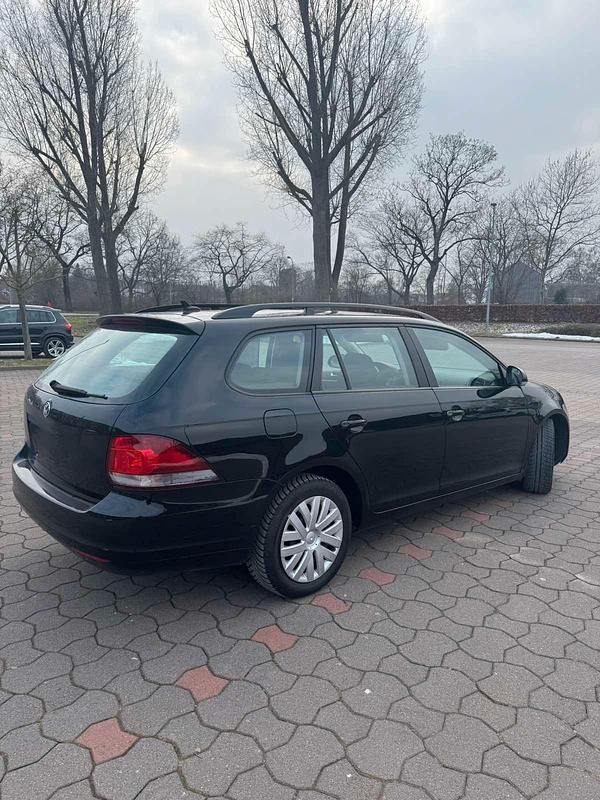 Gebraucht VW Golf VI 105 PS (77 kW) 2011 Schwarz Kleinwagen