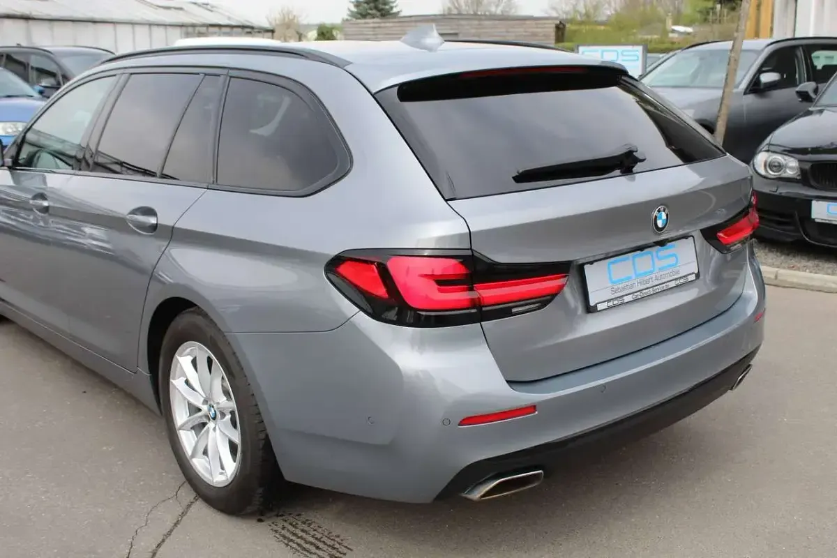 Gebraucht BMW 530 286 PS (210 kW) 2023 Skyscraper grau metallic Kombi