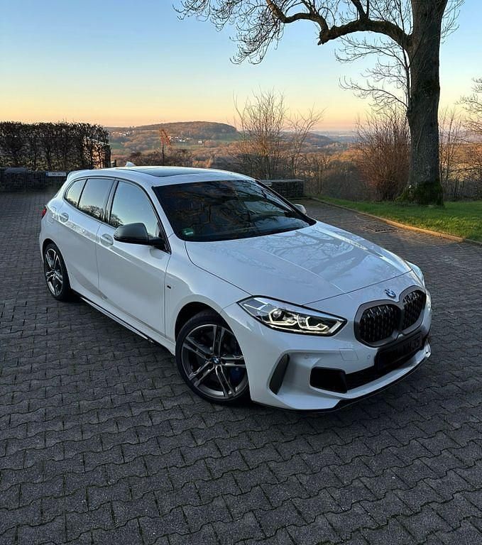 Weiß Gebraucht 2021 BMW M135 Performance Kleinwagen | 31.499 € (Guter Preis) - Bild 1/4