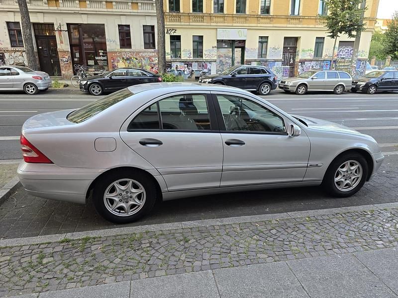 Gebraucht Mercedes C180 144 PS (105 kW) 2003 Silber Limousine