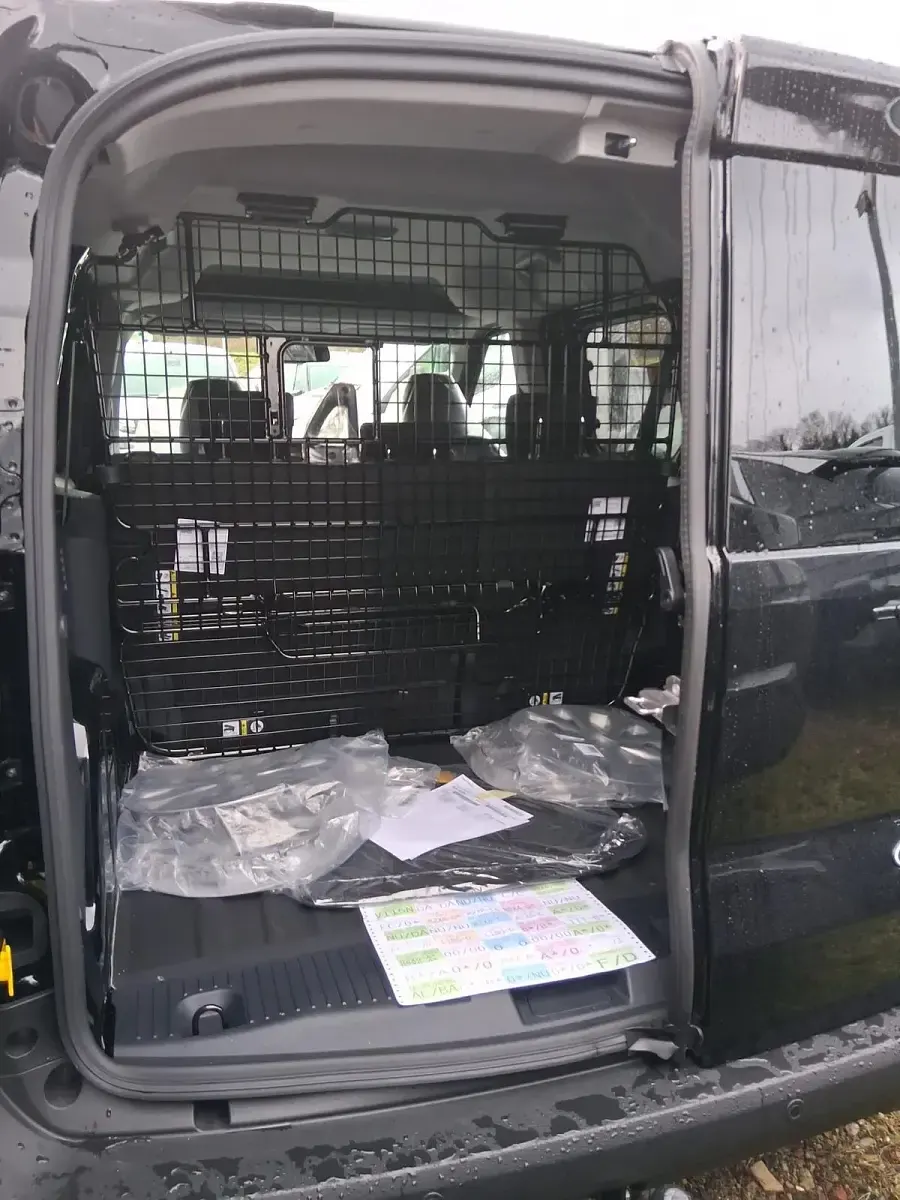 Gebraucht Ford Transit 100 PS (73 kW) 2026 Schwarz Limousine