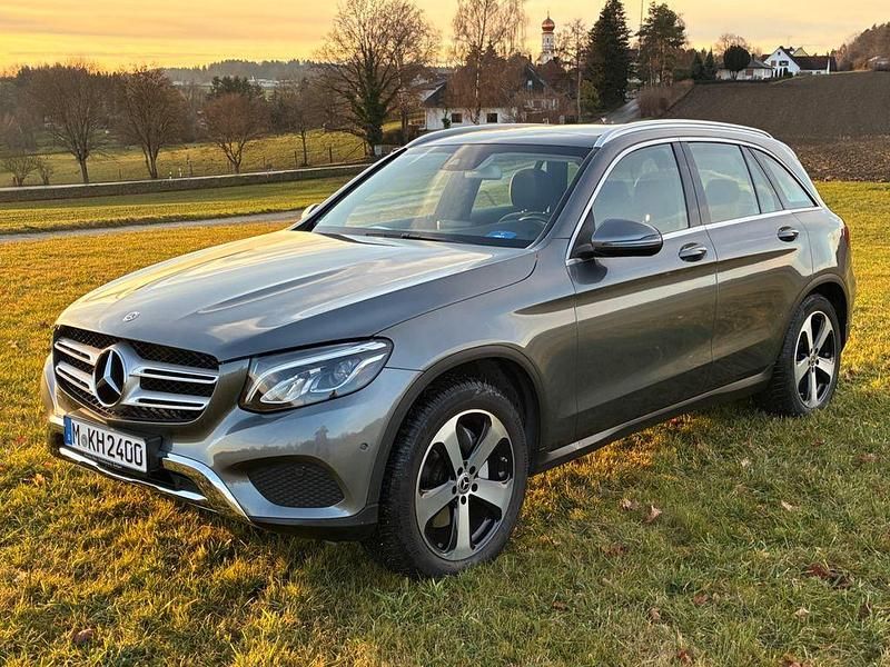 Grau Gebraucht 2018 Mercedes GLC220 SUV | 25.999 € (Superpreis) - Bild 1/4
