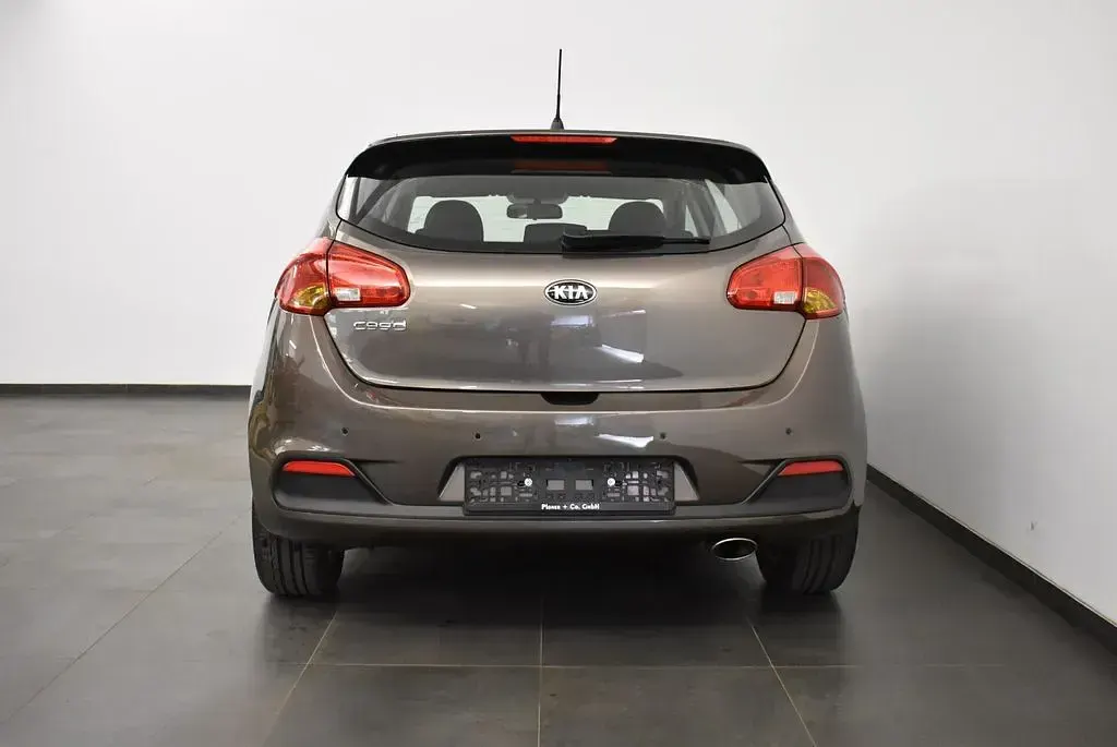 Gebraucht Kia Ceed Edition 7 135 PS (99 kW) 2013 Beige Kleinwagen