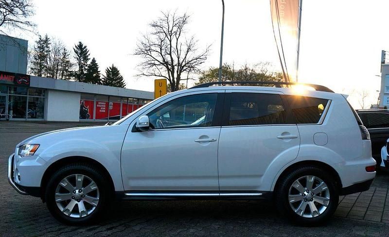 Gebraucht Mitsubishi Outlander Edition 147 PS (108 kW) 2011 Weiß SUV