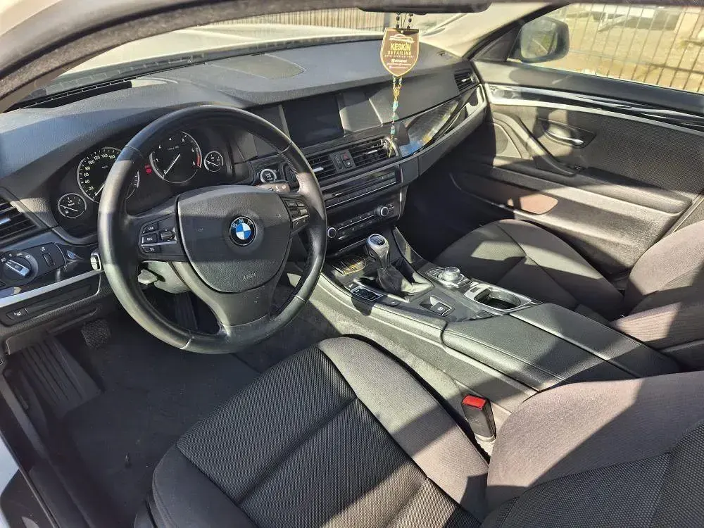 Gebraucht BMW 530 258 PS (189 kW) 2011 Weiß Kombi