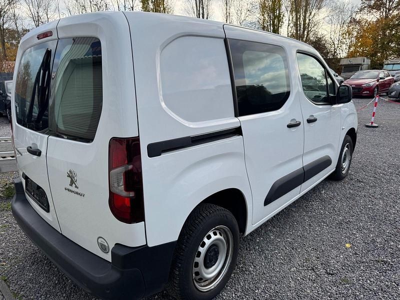 Gebraucht Peugeot Partner Avantage 75 PS (55 kW) 2020 Weiß Van / Kleinbus