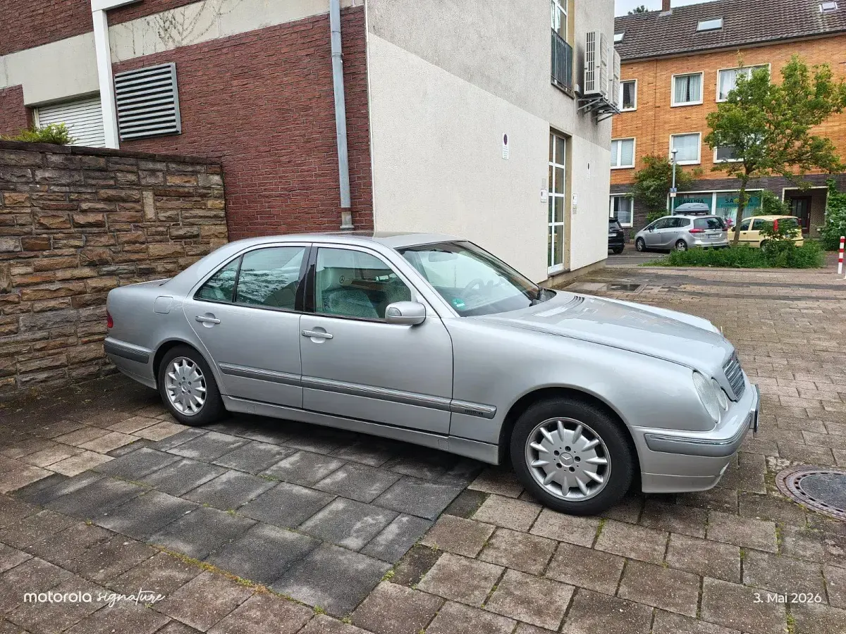 Occasion Mercedes E200 Elegance 136 ch (100 kW) 2000 Argent Berline