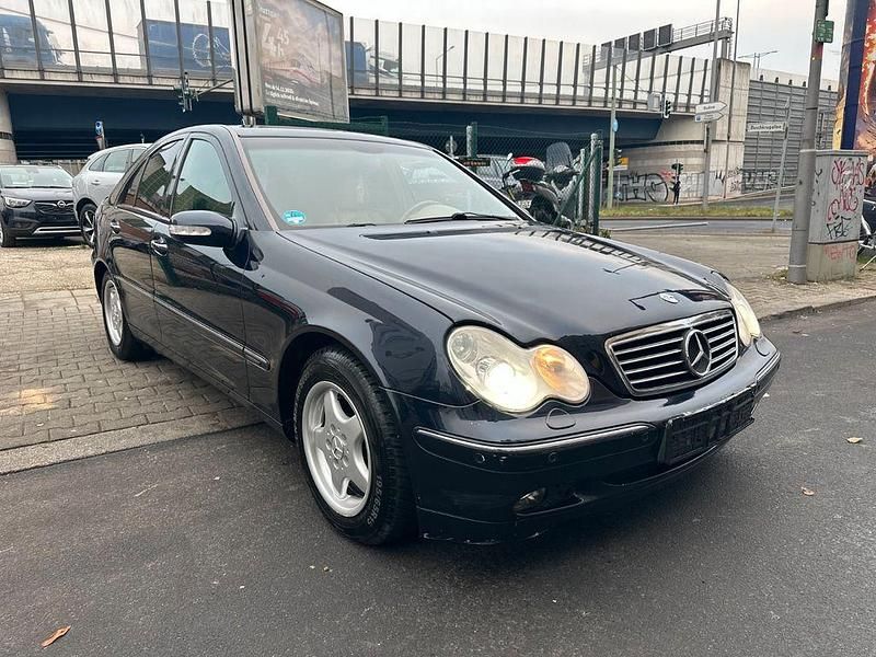 Blau Gebraucht 2004 Mercedes C220 Elegance Limousine | 1.990 € (Guter Preis) - Bild 1/4