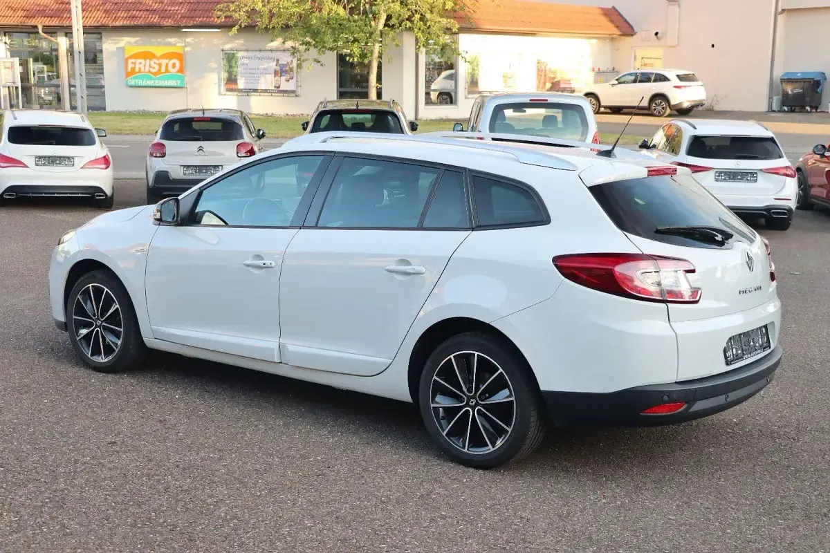 Gebraucht Renault Mégane GrandTour Bose Edition 132 PS (97 kW) 2013 Weiß Kombi