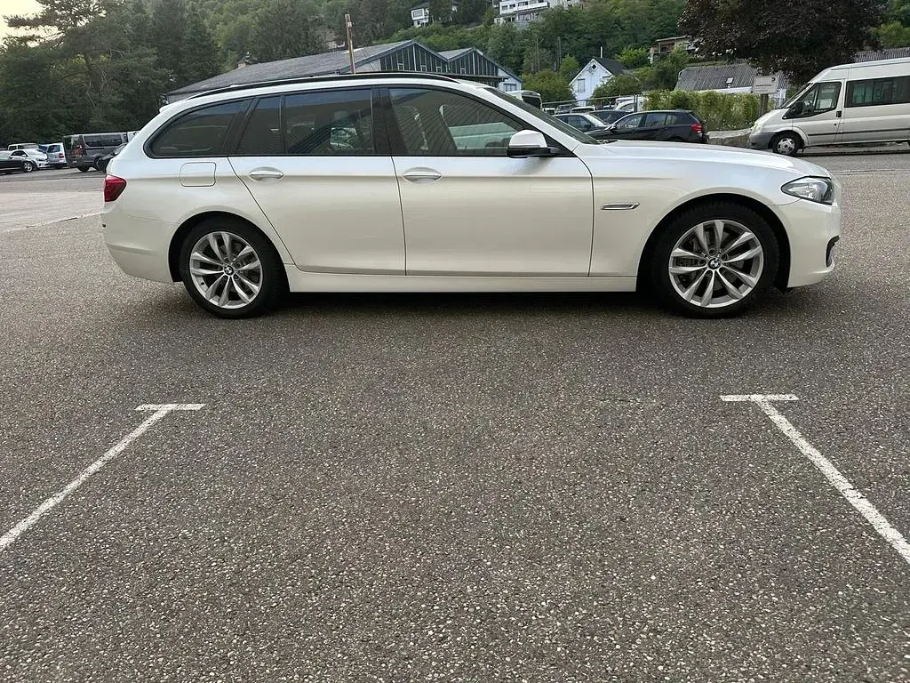 Gebraucht BMW 525 Comfort Edition 218 PS (160 kW) 2016 Weiß Kombi