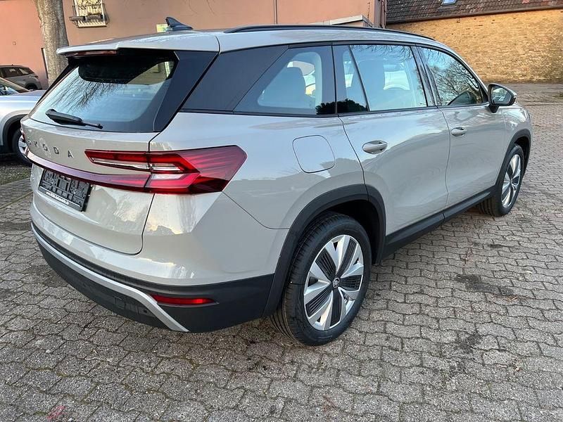Neu Skoda Kodiaq Selection 150 PS (110 kW) 2025 Grau SUV