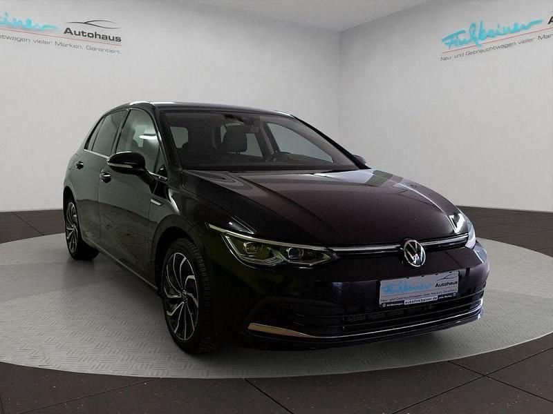Gebraucht VW Golf VIII Style 150 PS (110 kW) 2022 Deep black perleffekt (schwarz), perleffekt Limousine